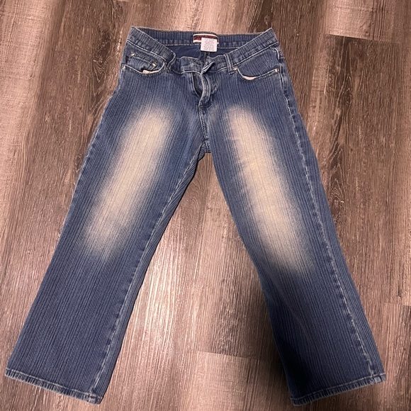 Z. Cavaricci Denim - Y2K vintage Z. Cavaricci capris distress stripe size 3 No Button!